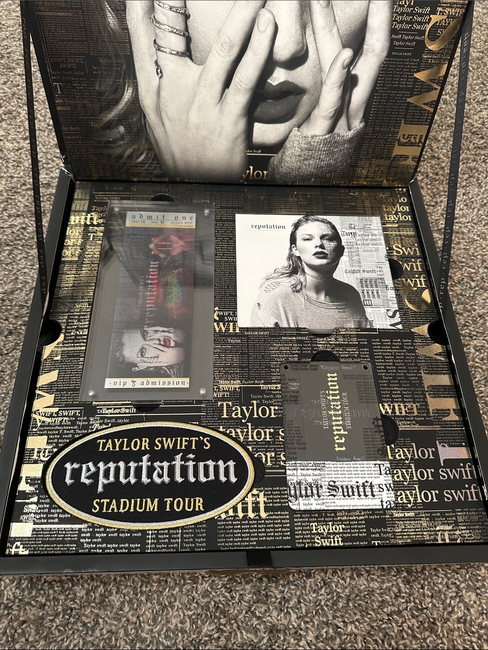 Taylor Swift Reputation VIP Stadium Tour Box - Picture 7 of 17
